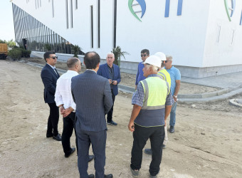 Pirallahı Rayon İcra Hakimiyyətinin başçısı sənaye müəssisələrində görülən işlərlə tanış olub
