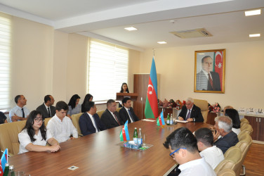 Pirallahı rayonunda qəbul imtahanlarında yüksək nəticə əldə etmiş məzunlarla görüş keçirilmişdir