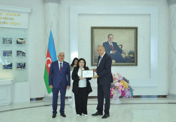Pirallahı rayonunda Ulu Öndər Heydər Əliyevin anadan olmasının 103-cü ildönümünə həsr olunmuş ağacəkmə aksiyası və  “Heydər Əliyev–Xalqa həsr edilən ömür” başlıqlı tədbir keçirilib
