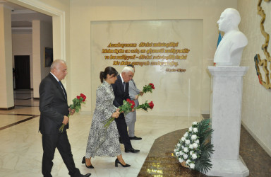 Pirallahı rayonunda yeni tədris ilinin başlanması münasibətilə  təhsil müəssisələrinin rəhbərləri və 2025–2026-cı tədris ilində yüksək nəticələrlə ali təhsil müəssisələrinə qəbul olunmuş məzunlarla  görüş keçirilib