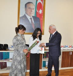 Pirallahı rayonunda yeni tədris ilinin başlanması münasibətilə  təhsil müəssisələrinin rəhbərləri və 2025–2026-cı tədris ilində yüksək nəticələrlə ali təhsil müəssisələrinə qəbul olunmuş məzunlarla  görüş keçirilib