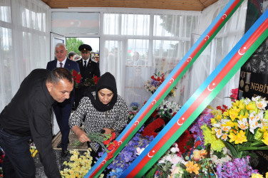 Vətən müharibəsi şəhidi Nəbiyev Elmar Elman oğlunun anım günü münasibəti ilə məzarı və ailəsi ziyarət olunub