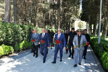 Rayon İctimaiyyətinin nümayəndələri Fəxri xiyabanda Ulu Öndərin xatirəsini anıblar