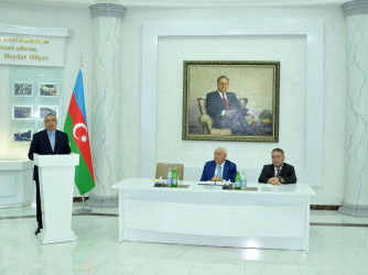 Pirallahı rayonunda “Konstitusiya və Suverenlik İli” çərçivəsində  “Tarix yazan lider: Müasir dövlətçilik fenomeni” mövzusunda  elmi-praktik konfrans keçirilib