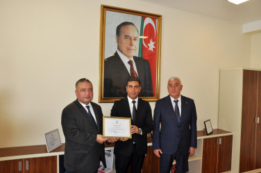 Dövlət qulluqçularının peşə bayramı gününə həsr olunmuş tədbir keçirilib
