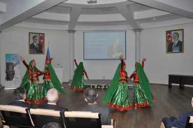 Pirallahıda “Konstitusiya və Suverenlik İli” çərçivəsində ağacəkmə aksiyası və  konfrans keçirilib