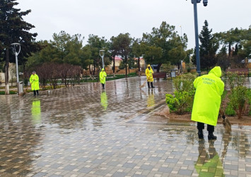 Pirallahı rayonunda fasiləsiz yağan yağışın yaratdığı fəsadlara qarşı tədbirlər davam etdirilir