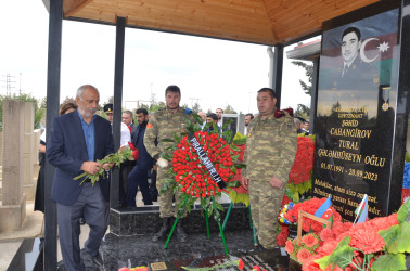 Antiterror əməliyyatları zamanı şəhid olmuş kiçik leytenant Tural Cahangirovun əziz xatirəsinə həsr olunmuş anım mərasimi keçirilmişdir