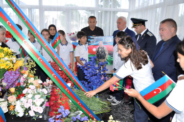 Vətən müharibəsi şəhidi Nəbiyev Elmar Elman oğlunun anım günü münasibəti ilə məzarı və ailəsi ziyarət olunub