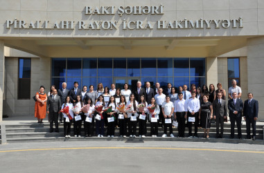 Pirallahı rayonunda qəbul imtahanlarında yüksək nəticə əldə etmiş məzunlarla görüş keçirilmişdir