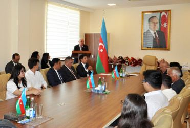 Pirallahı rayonunda qəbul imtahanlarında yüksək nəticə əldə etmiş məzunlarla görüş keçirilmişdir