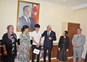 Pirallahı rayonunda yeni tədris ilinin başlanması münasibətilə  təhsil müəssisələrinin rəhbərləri və 2025–2026-cı tədris ilində yüksək nəticələrlə ali təhsil müəssisələrinə qəbul olunmuş məzunlarla  görüş keçirilib