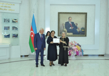 Pirallahı rayonunda Ulu Öndər Heydər Əliyevin anadan olmasının 103-cü ildönümünə həsr olunmuş ağacəkmə aksiyası və  “Heydər Əliyev–Xalqa həsr edilən ömür” başlıqlı tədbir keçirilib