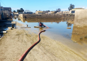 Pirallahı rayonunda fasiləsiz yağan yağışın yaratdığı fəsadlara qarşı tədbirlər davam etdirilir