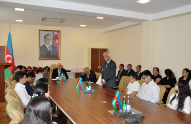 Pirallahı rayonunda qəbul imtahanlarında yüksək nəticə əldə etmiş məzunlarla görüş keçirilmişdir