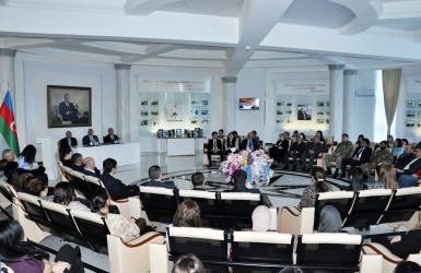 Pirallahı rayonunda “Konstitusiya və Suverenlik İli” çərçivəsində  “Tarix yazan lider: Müasir dövlətçilik fenomeni” mövzusunda  elmi-praktik konfrans keçirilib