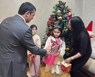 “Dünya Azərbaycanlılarının Həmrəyliyi Günü” və “Yeni il” münasibətilə şəhid ailələri ziyarət olundu