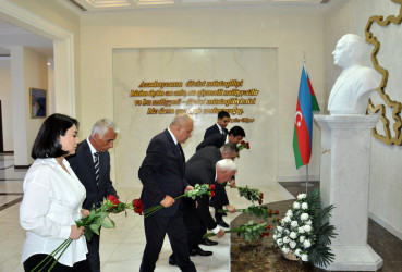 Pirallahı rayonunda qəbul imtahanlarında yüksək nəticə əldə etmiş məzunlarla görüş keçirilmişdir