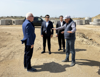 Pirallahı Rayon İcra Hakimiyyətinin başçısı sənaye müəssisələrində görülən işlərlə tanış olub
