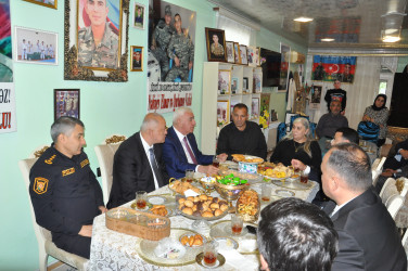 Vətən müharibəsi şəhidi Nəbiyev Elmar Elman oğlunun anım günü münasibəti ilə məzarı və ailəsi ziyarət olunub