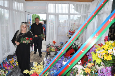 Vətən müharibəsi şəhidi Nəbiyev Elmar Elman oğlunun anım günü münasibəti ilə məzarı və ailəsi ziyarət olunub
