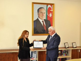 Dövlət qulluqçularının peşə bayramı gününə həsr olunmuş tədbir keçirilib
