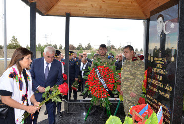 Antiterror əməliyyatları zamanı şəhid olmuş kiçik leytenant Tural Cahangirovun əziz xatirəsinə həsr olunmuş anım mərasimi keçirilmişdir