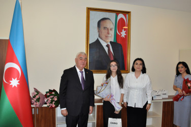 Pirallahı rayonunda qəbul imtahanlarında yüksək nəticə əldə etmiş məzunlarla görüş keçirilmişdir