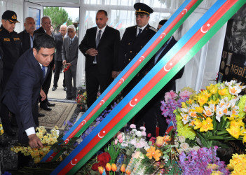 Vətən müharibəsi şəhidi Nəbiyev Elmar Elman oğlunun anım günü münasibəti ilə məzarı və ailəsi ziyarət olunub